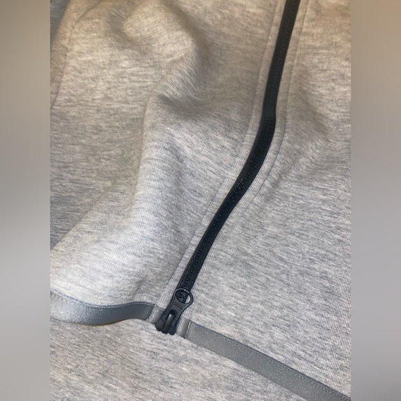 Nike Tech Fleece Full Zip Up Hoody Size Large in Grey and Black 928483-064 - Picture 2 of 7